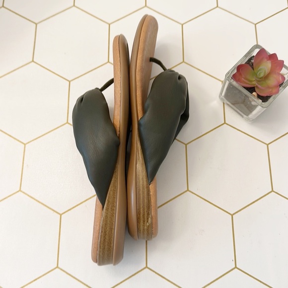 NEW Andre Assous Nuya Zappos Green Moss sandals resort summer flip flops women 6 - Picture 8 of 8